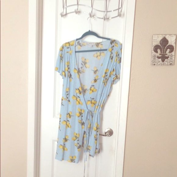 Forever 21 Dresses & Skirts - Lemon print dress'